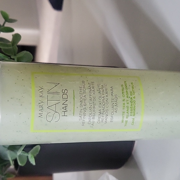 Mary Kay Stain Hands Pampering Set - Picture 4 of 5